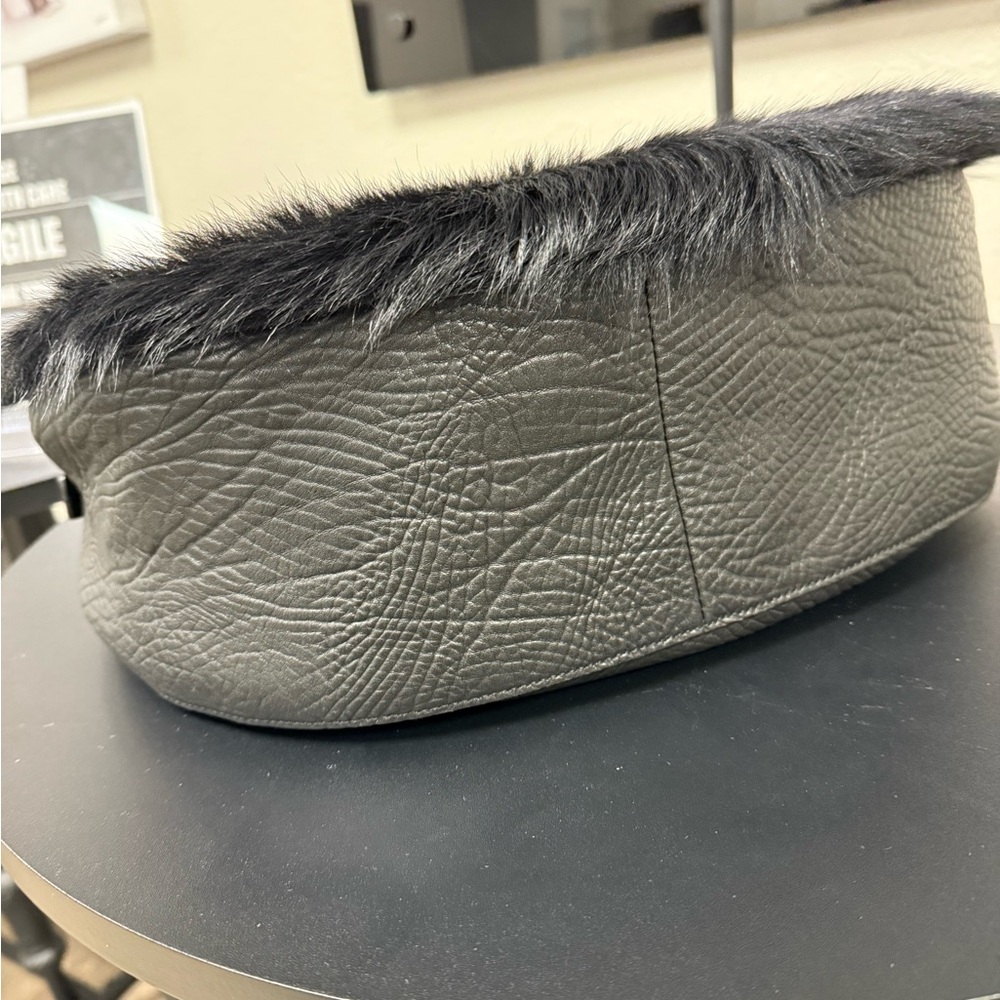 Burberry night bag, brand new with tags - Picture 7 of 14